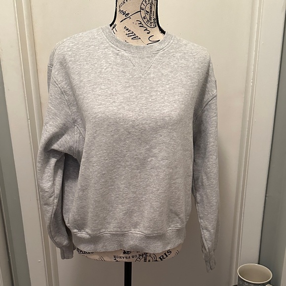DYNAMITE Classic Gray Women's Sweatshirt- great condition- SZ P/S - Picture 1 of 4